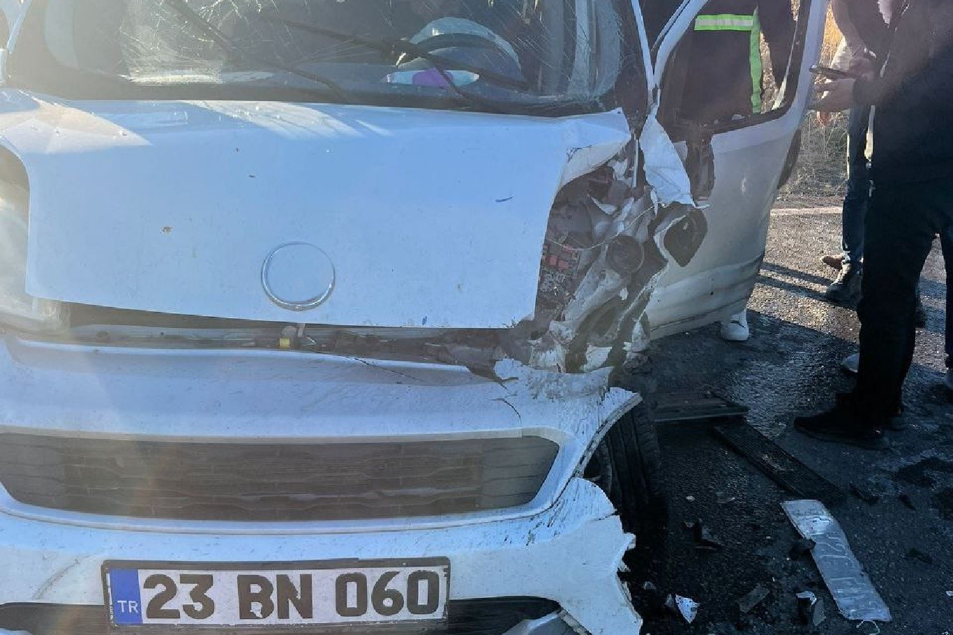 Elazığ’da iki hafif ticari araç çarpıştı: 1 yaralı Elazığ’da iki hafif ticari araç çarpıştı: 1 yaralı