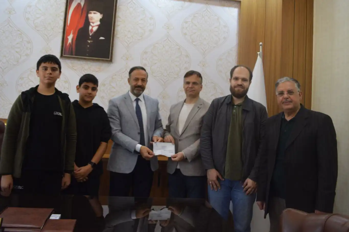 Gaziantep'te öğrencilerden Gazze'ye destek Gaziantep'te öğrencilerden Gazze'ye destek