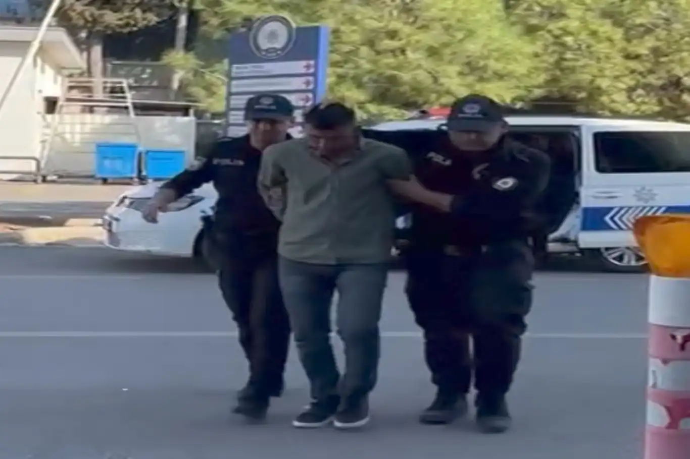 Adana’da 31 yıl hapis cezası bulunan firari yakalandı Adana’da 31 yıl hapis cezası bulunan firari yakalandı