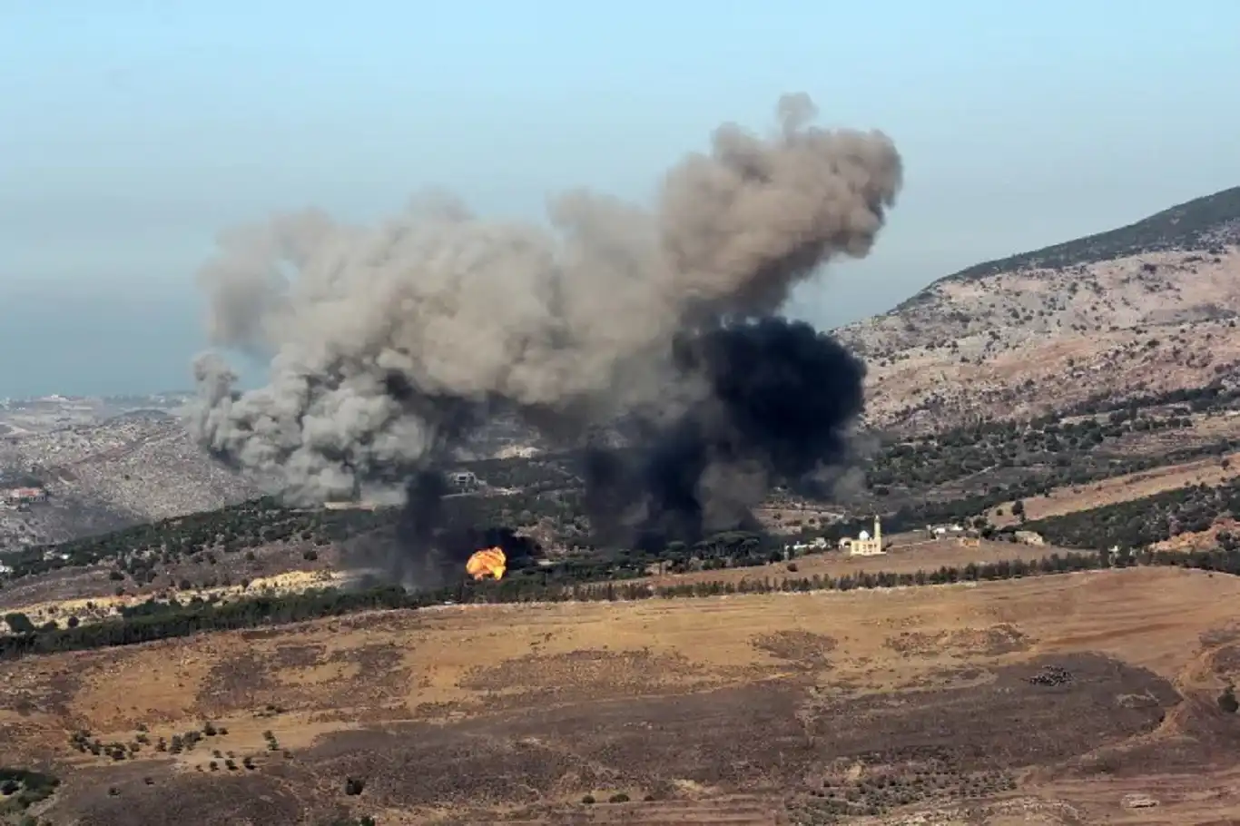 شهيد بغارة للاحتلال على بلدة كونين جنوبي لبنان شهيد بغارة للاحتلال على بلدة كونين جنوبي لبنان