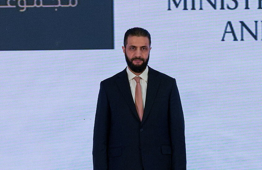 الرئيس السوري.. يغلق مكتب شقيقه في دمشق ويجرد المسؤولين من سياراتهم  الرئيس السوري.. يغلق مكتب شقيقه في دمشق ويجرد المسؤولين من سياراتهم