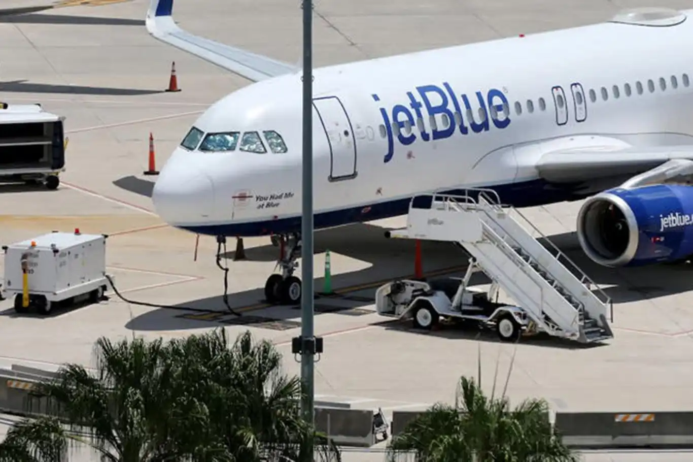 Uçakta ani irtifa kaybı sonrası yolcular hastaneye kaldırıldı Uçakta ani irtifa kaybı sonrası yolcular hastaneye kaldırıldı