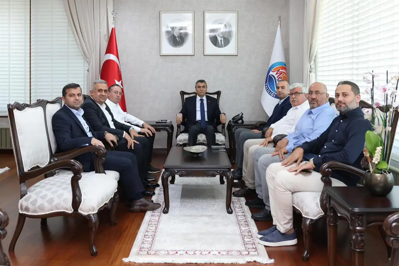 Mersin Valisi Toros, tarım sektörü paydaşlarıyla bir araya geldi Mersin Valisi Toros, tarım sektörü paydaşlarıyla bir araya geldi