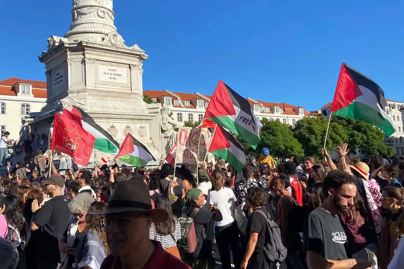 Thousands rally in Lisbon demanding release of Portuguese activists detained by Israeli forces