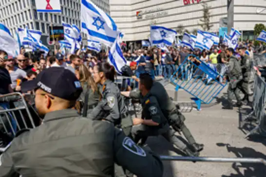 New York Times: israil kendisiyle savaş halinde