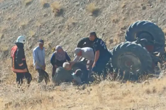 Malatya'da traktör şarampole devrildi: 1 yaralı