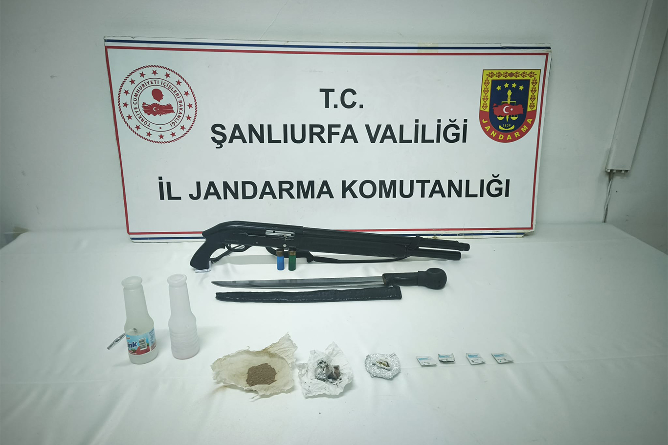 Şanlıurfa’da jandarmadan uyuşturucu ve silah operasyonu Şanlıurfa’da jandarmadan uyuşturucu ve silah operasyonu