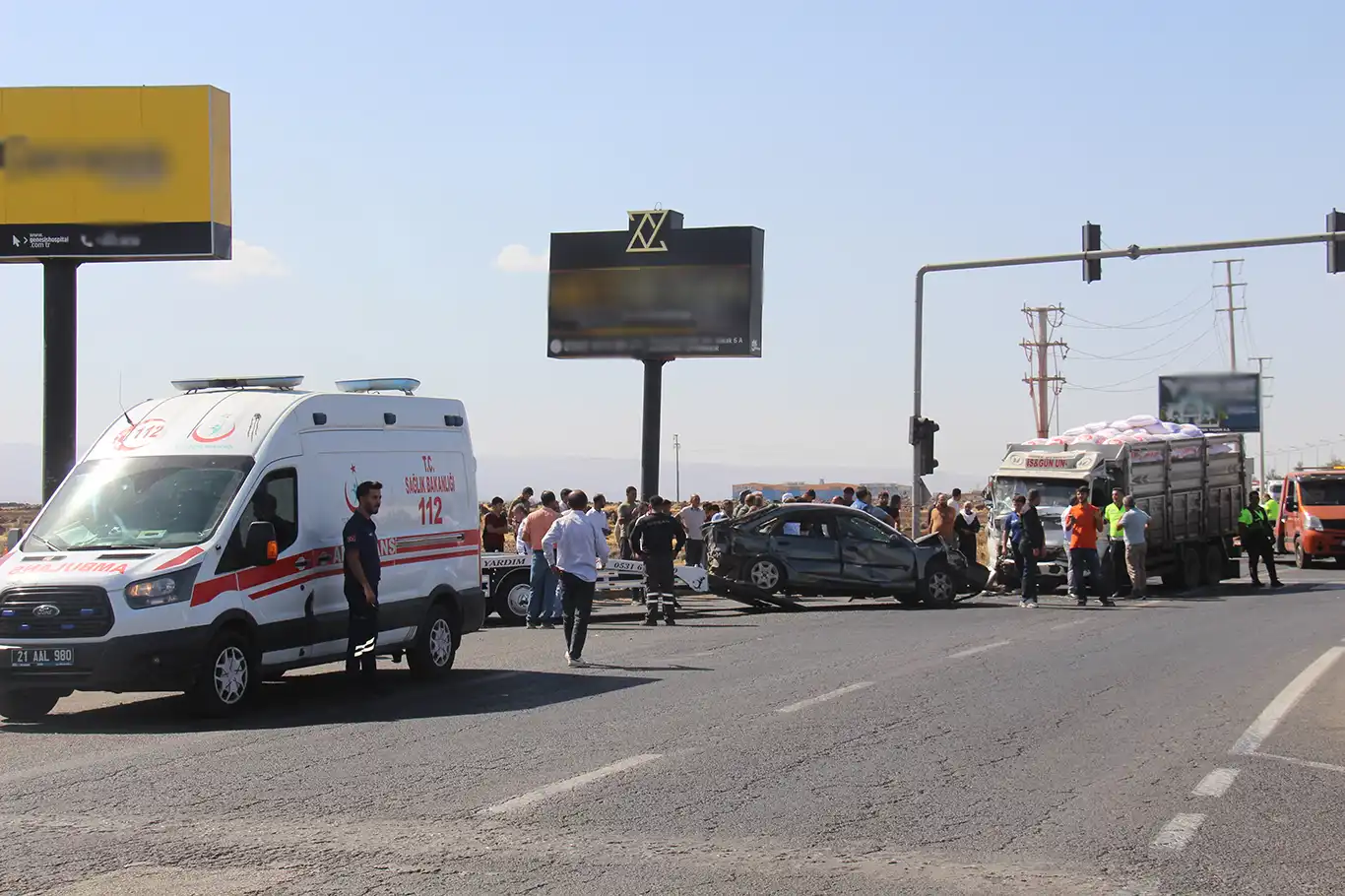 Diyarbakır'da freni boşalan kamyon dehşet saçtı: 12 Yaralı