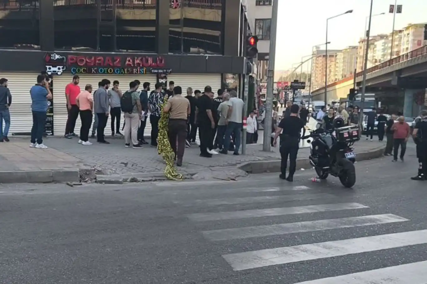 Batman'da esnafın dükkanına saldırı: Araya giren genç ağır yaralandı