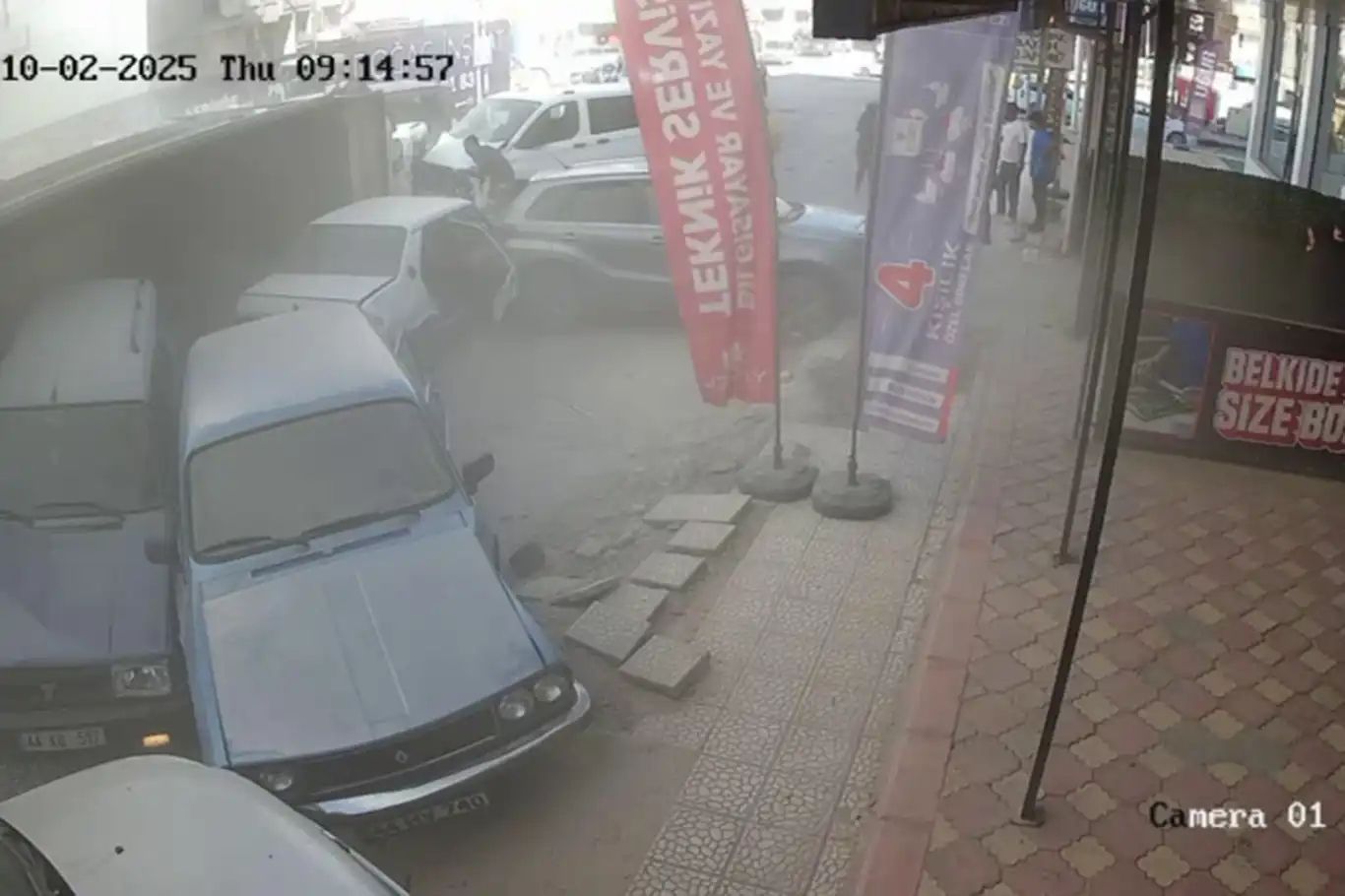 Malatya'da 16 aracın karıştığı zincirle trafik kazası güvenlik kamerasında