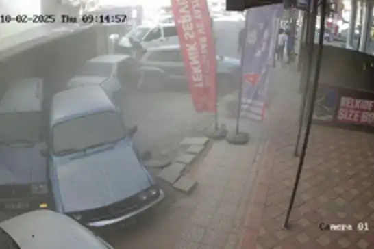 Malatya'da 16 aracın karıştığı zincirle trafik kazası güvenlik kamerasında