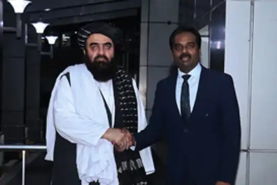 Afganistan Dışişleri Bakanı'ndan Hindistan'a ilk ziyaret