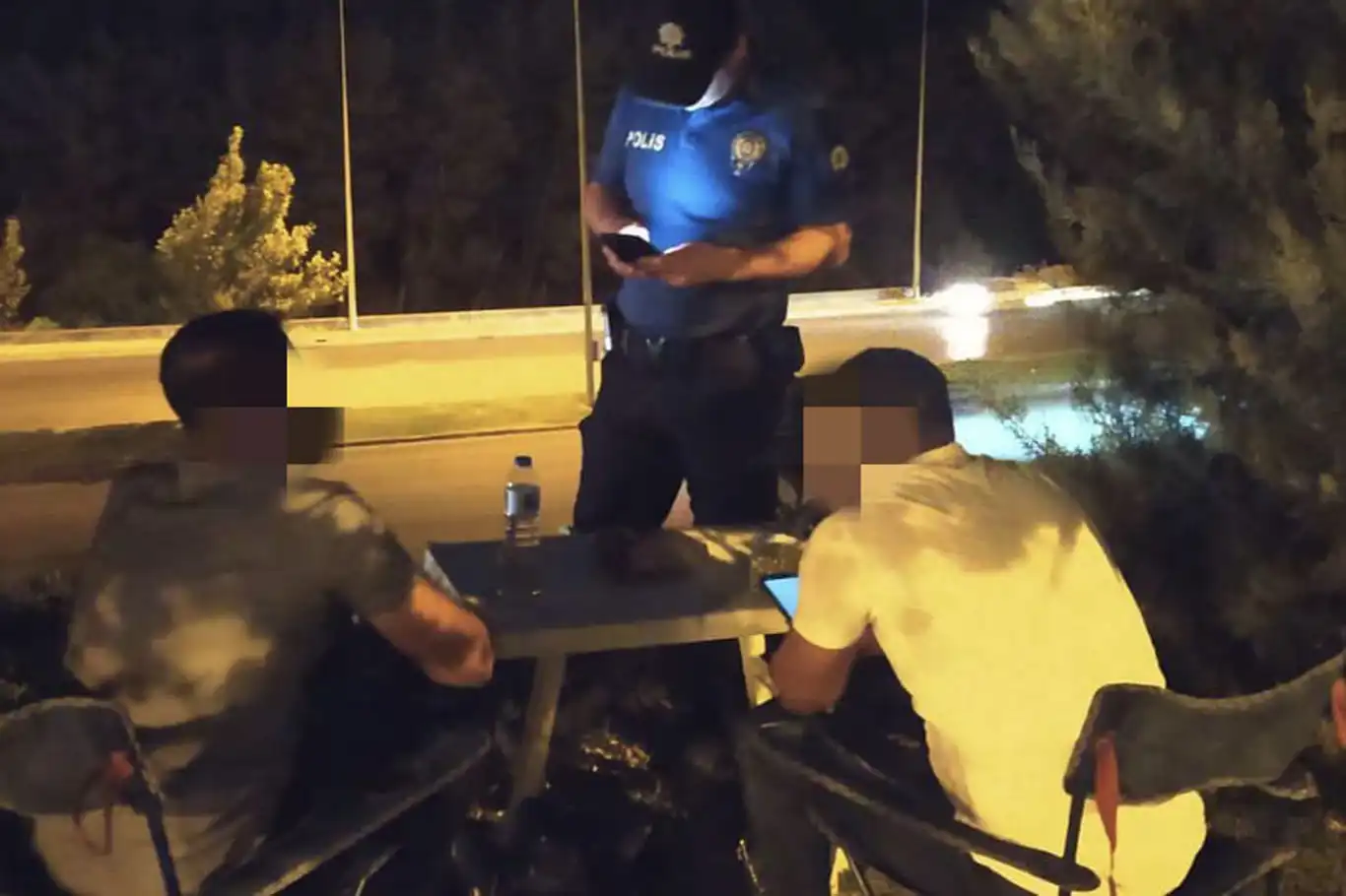Gaziantep’te parklarda yapılan denetimlerde 13 aranan şahıs yakalandı Gaziantep’te parklarda yapılan denetimlerde 13 aranan şahıs yakalandı