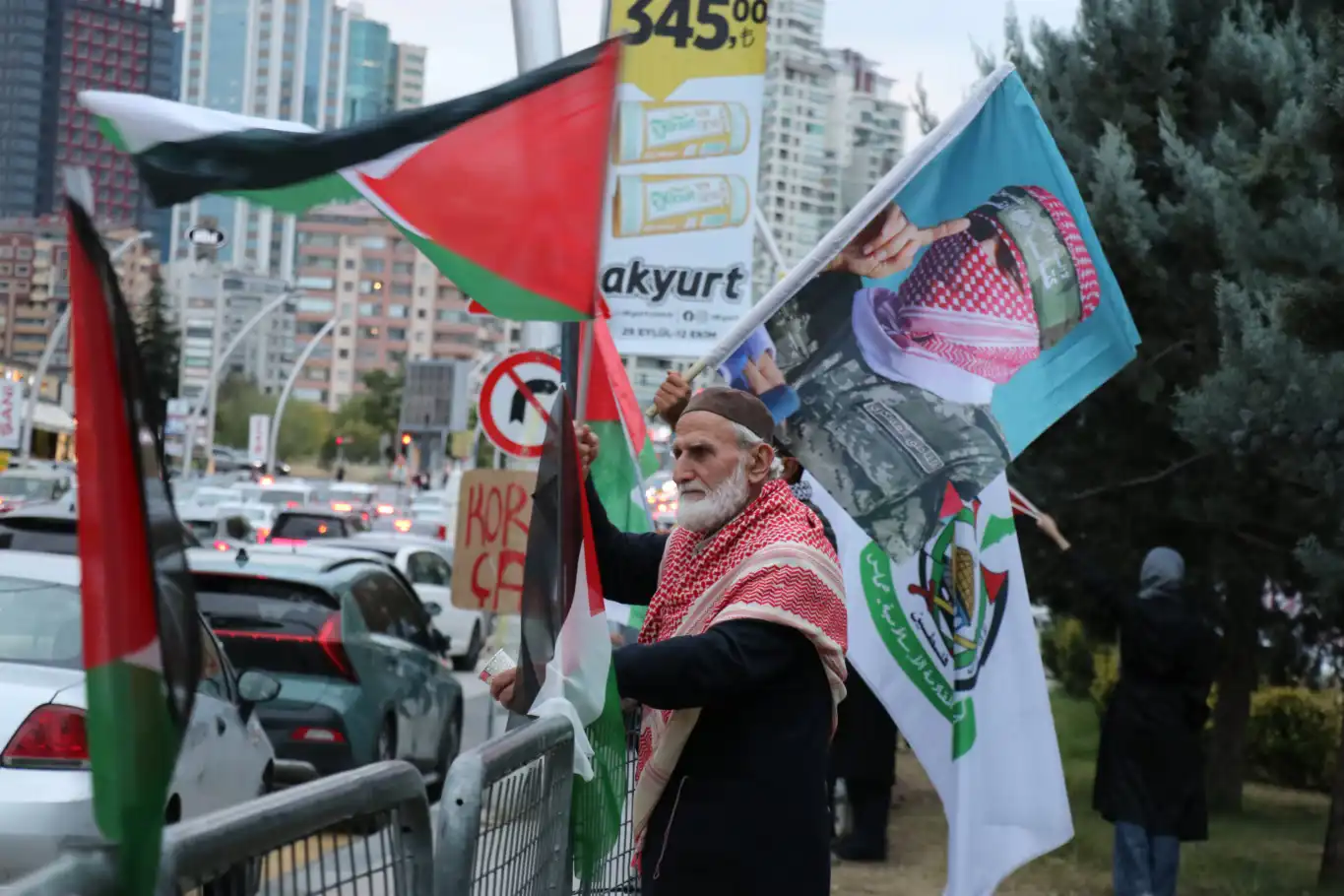 Gazze nöbeti 50. gününde ABD Büyükelçiliği önünde sürüyor Gazze nöbeti 50. gününde ABD Büyükelçiliği önünde sürüyor