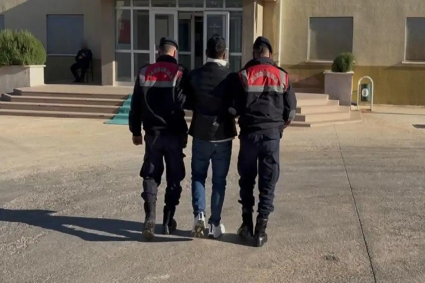Gaziantep'te kesinleşmiş hapis cezası bulunan şahıs yakalandı Gaziantep'te kesinleşmiş hapis cezası bulunan şahıs yakalandı