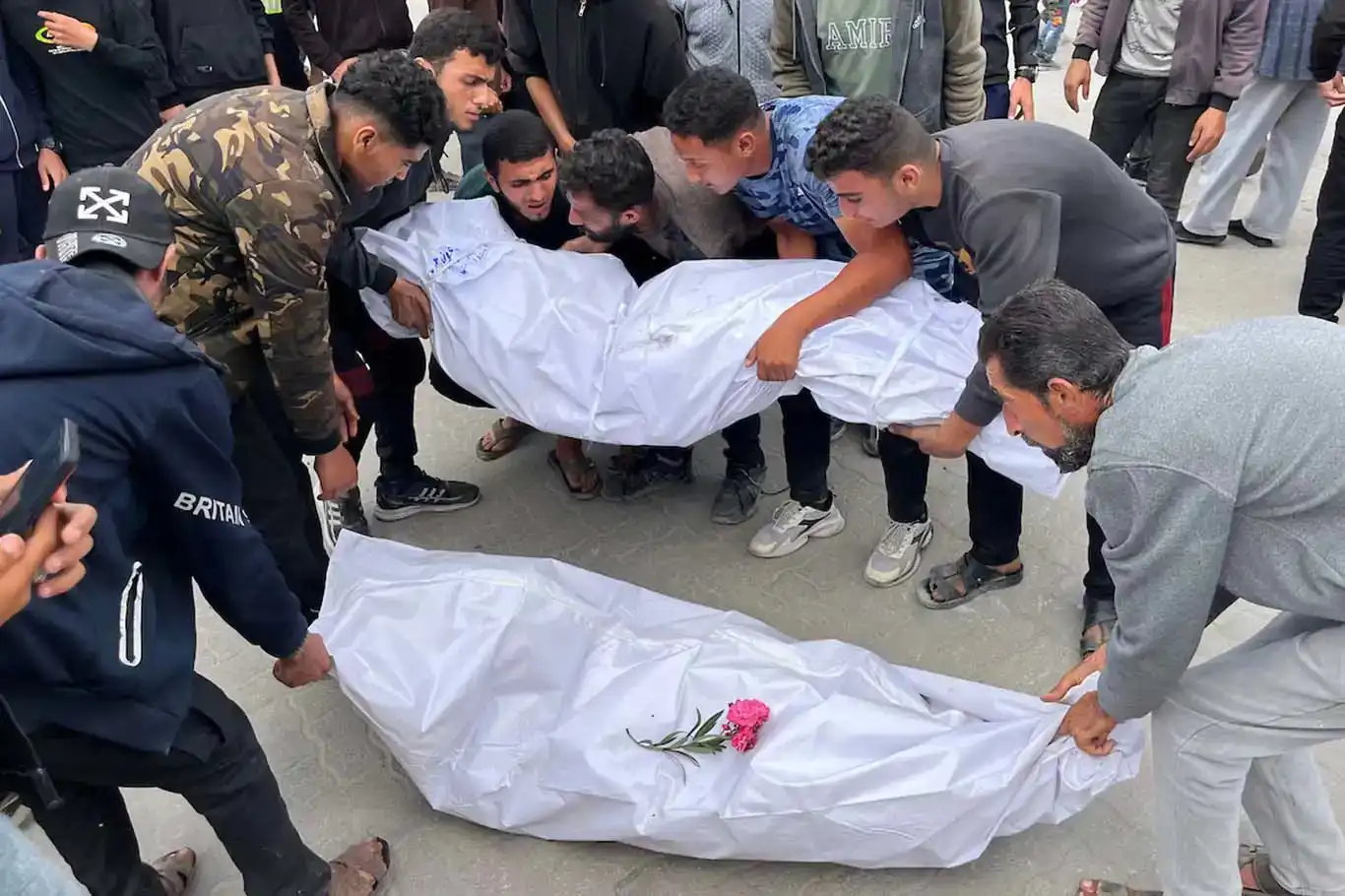 استشهاد 5 أشخاص في غزة جراء العدوان الصهيوني استشهاد 5 أشخاص في غزة جراء العدوان الصهيوني