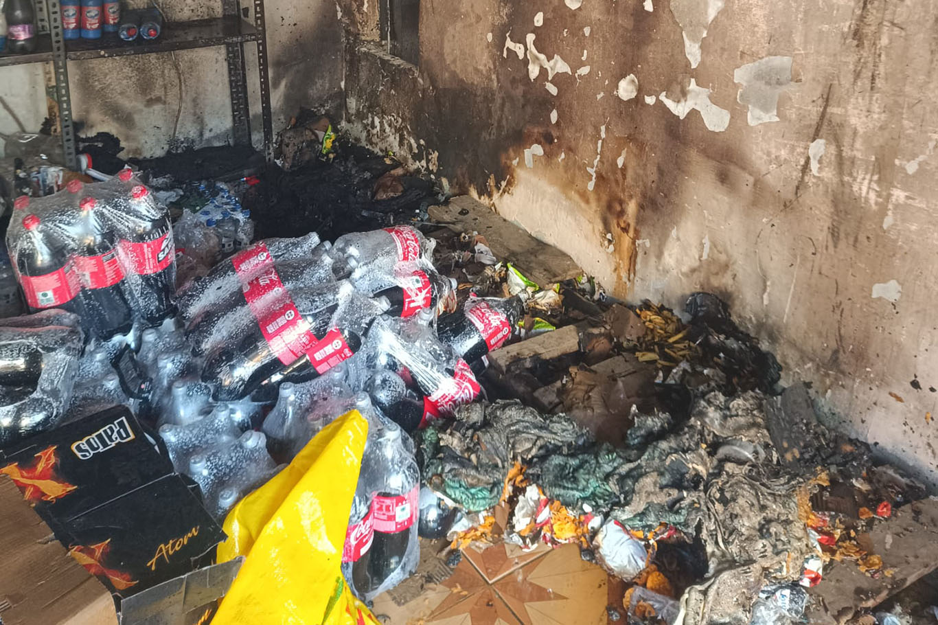 Batman'da market yangınında büyük çapta maddi hasar oluştu Batman'da market yangınında büyük çapta maddi hasar oluştu