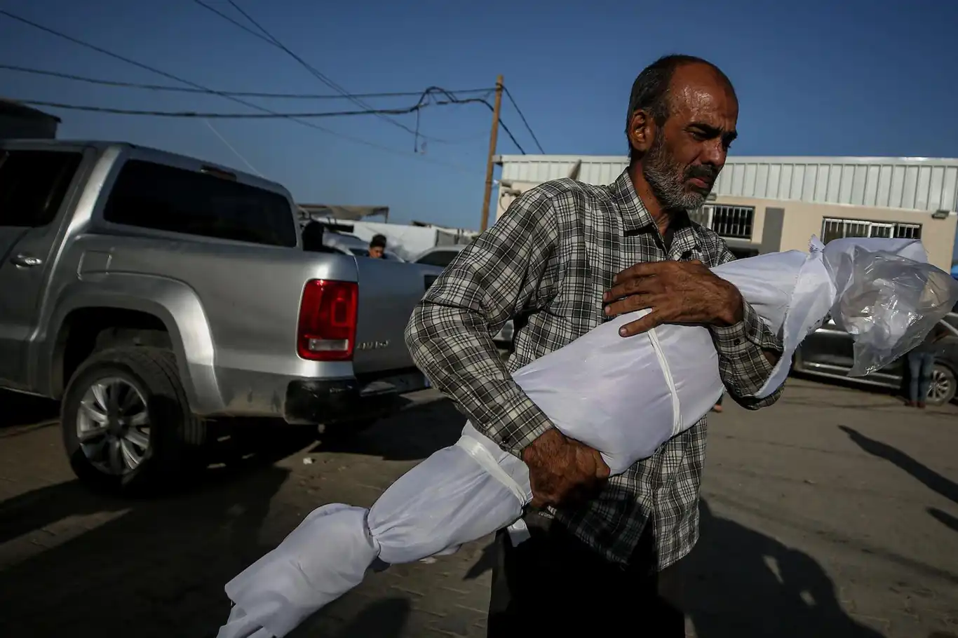 Gazze'de işgal saldırıları: 2 şehit bir yaralı Gazze'de işgal saldırıları: 2 şehit bir yaralı