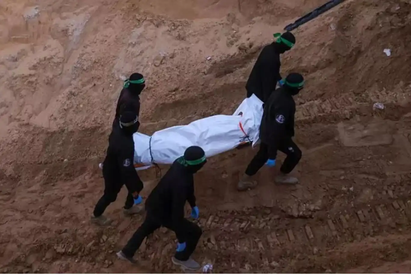 Kassam, siyonist esirlerin cesetlerini çıkarmak için ekipman ve personel talep etti Kassam, siyonist esirlerin cesetlerini çıkarmak için ekipman ve personel talep etti