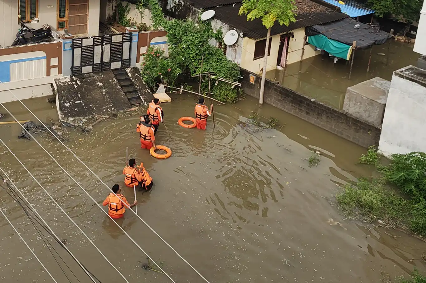 Hindistan'da yağmurla ilgili olaylarda 9 kişi öldü Hindistan'da yağmurla ilgili olaylarda 9 kişi öldü