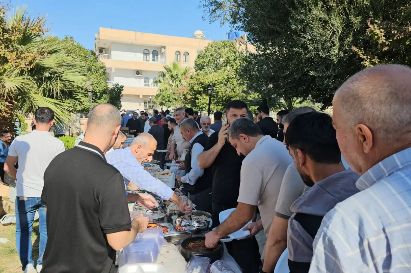 Nusaybin Umut Kervanı’ndan yetim ve muhtaçlar yararına kermes Nusaybin Umut Kervanı’ndan yetim ve muhtaçlar yararına kermes