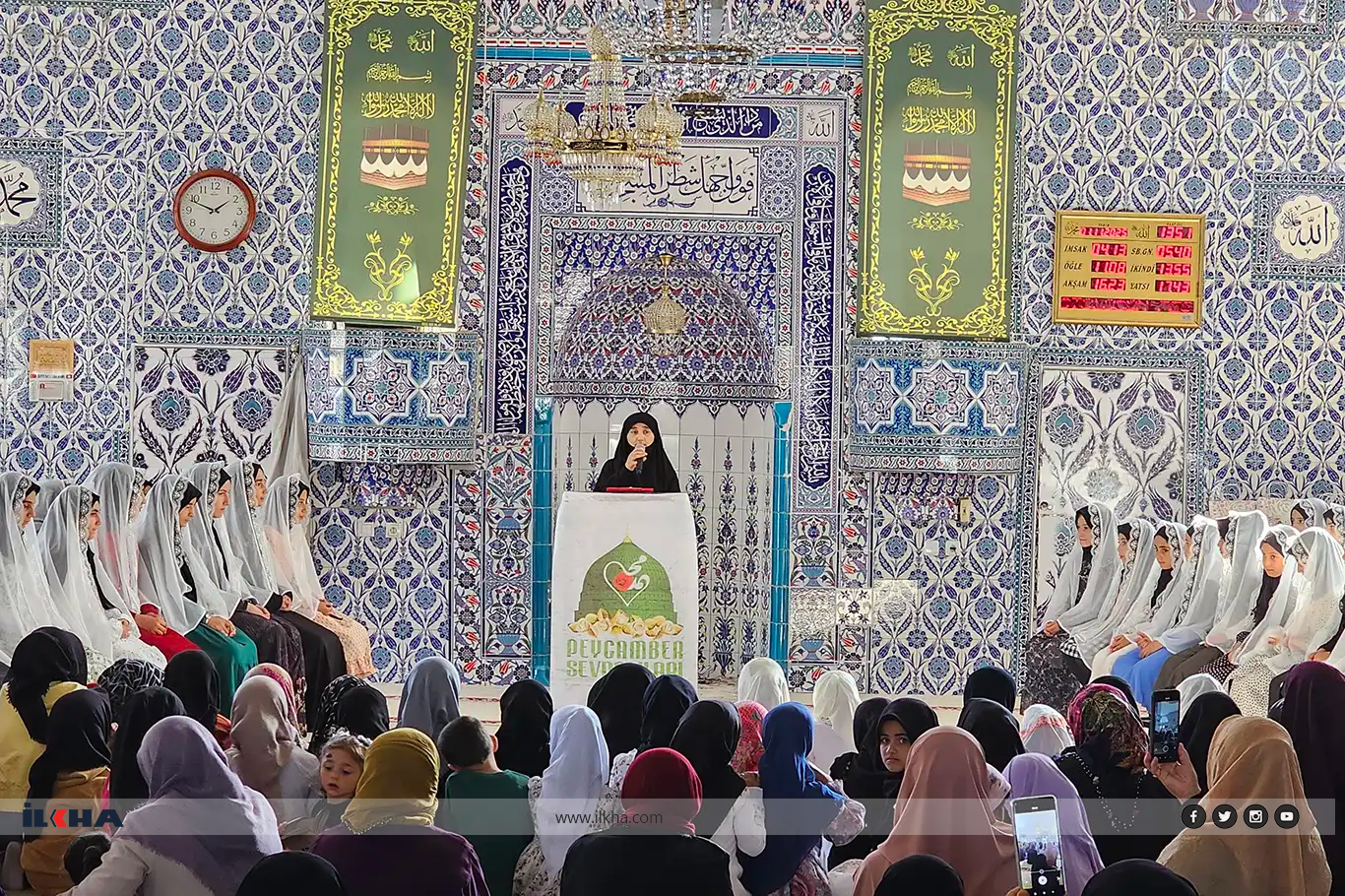 برنامج "نويت الحجاب، أمرك على رأسي" في إديل يجمع عشرات الفتيات على طريق الحياء والالتزام برنامج "نويت الحجاب، أمرك على رأسي" في إديل يجمع عشرات الفتيات على طريق الحياء والالتزام