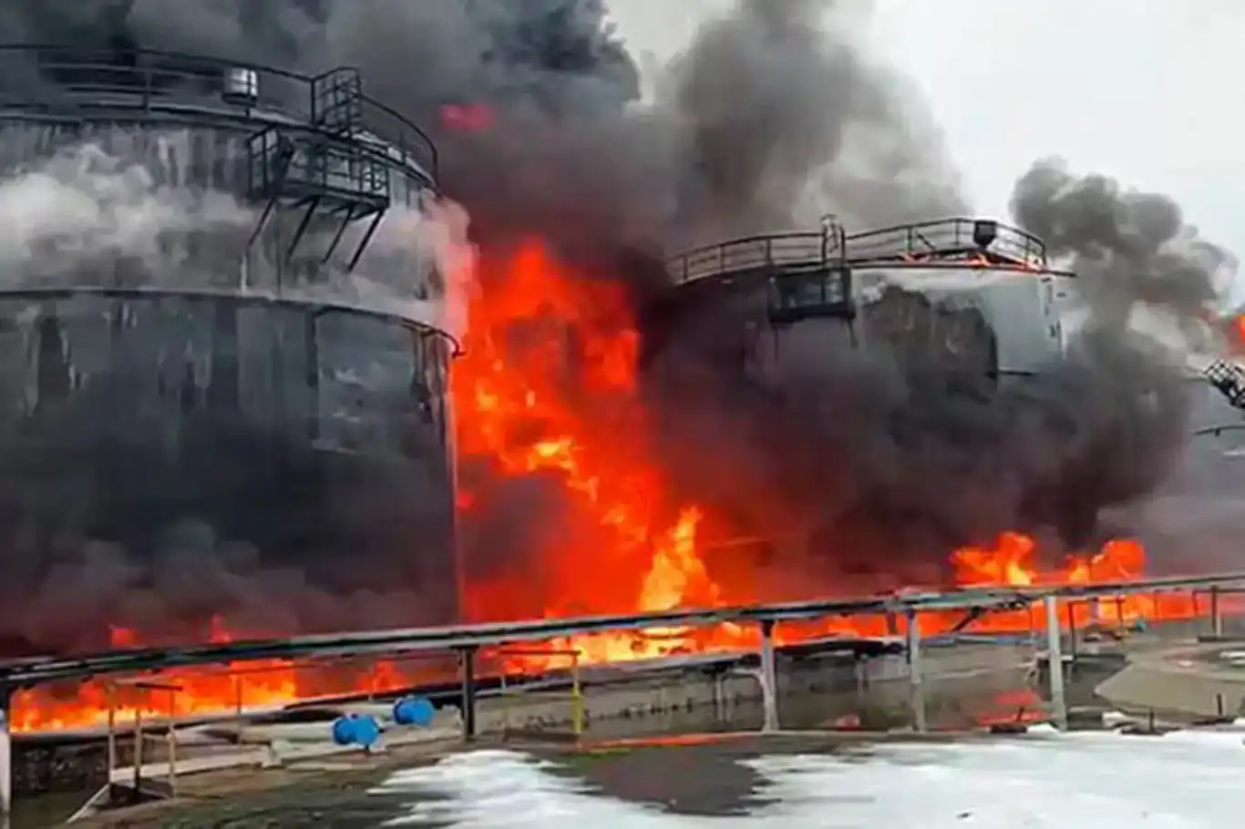 أوكرانيا تعلن تنفيذ هجوم على خط أنابيب نفط قرب موسكو أوكرانيا تعلن تنفيذ هجوم على خط أنابيب نفط قرب موسكو