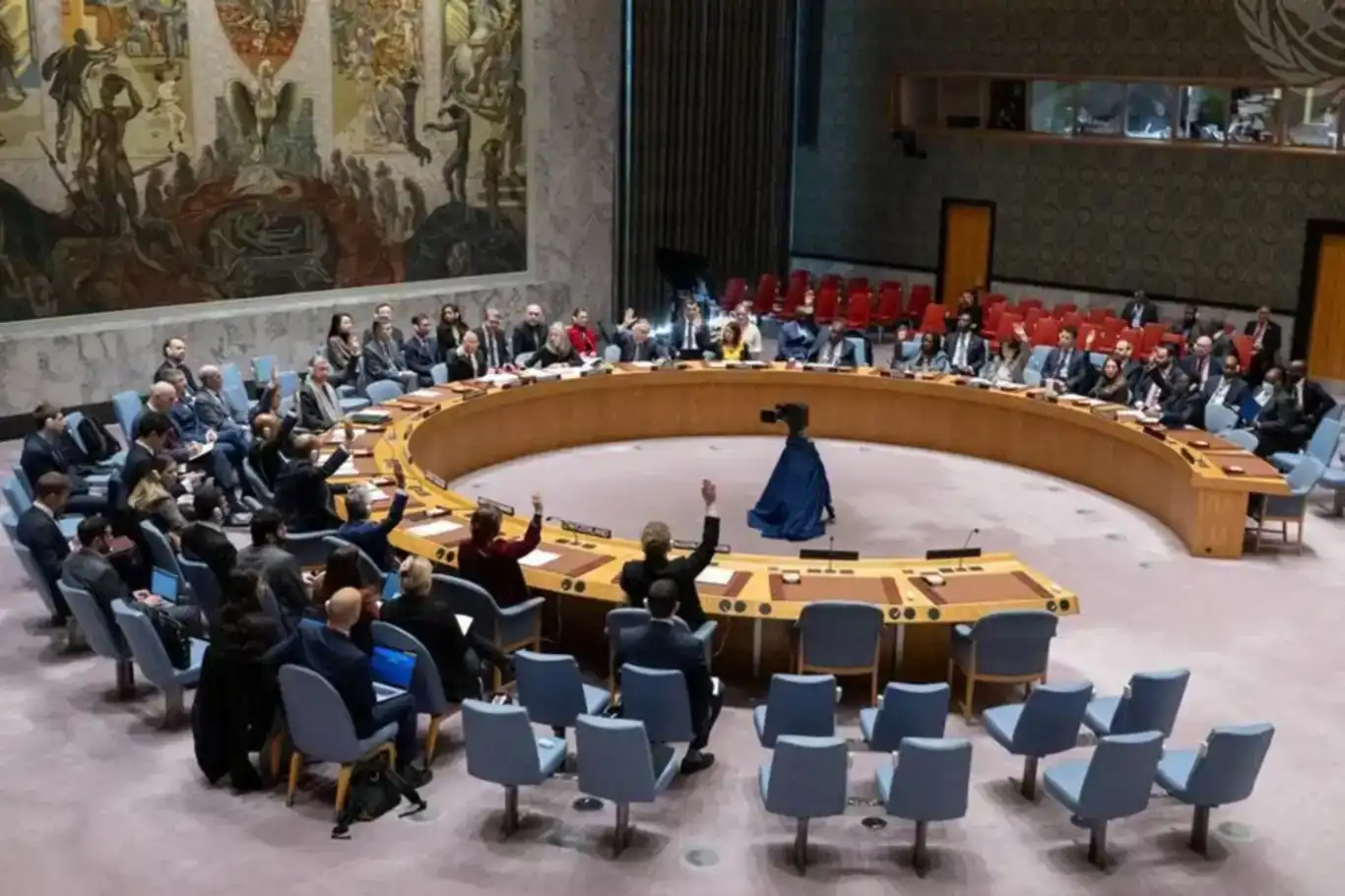 مجلس الأمن يمدد مهمة قوة حفظ السلام في البوسنة والهرسك لمدة عام مجلس الأمن يمدد مهمة قوة حفظ السلام في البوسنة والهرسك لمدة عام