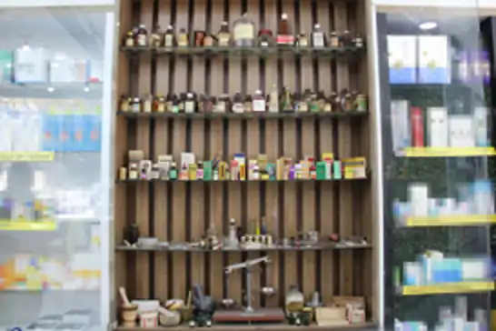 Eczanesinde 150 yıllık ilaçlarla mesleğin geçmişini yaşatıyor