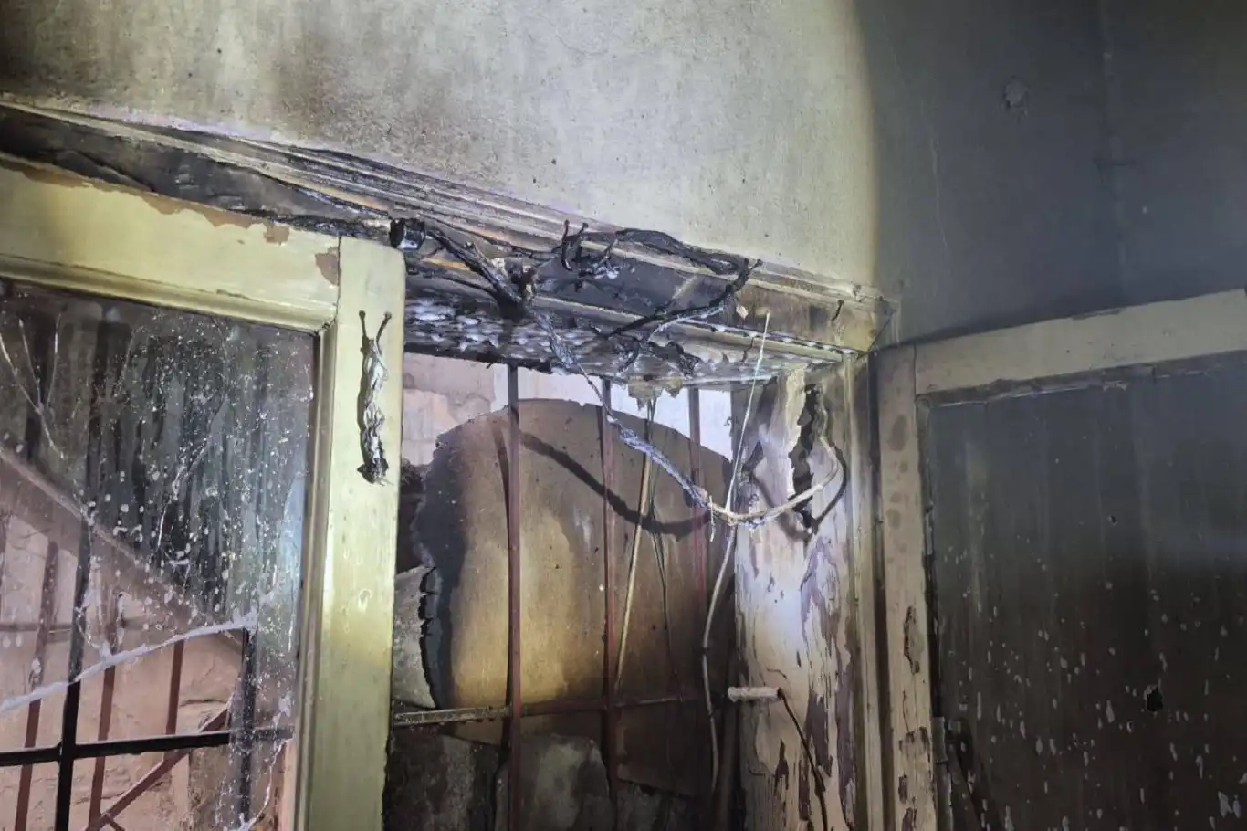 Batman’da iki katlı evde yangın