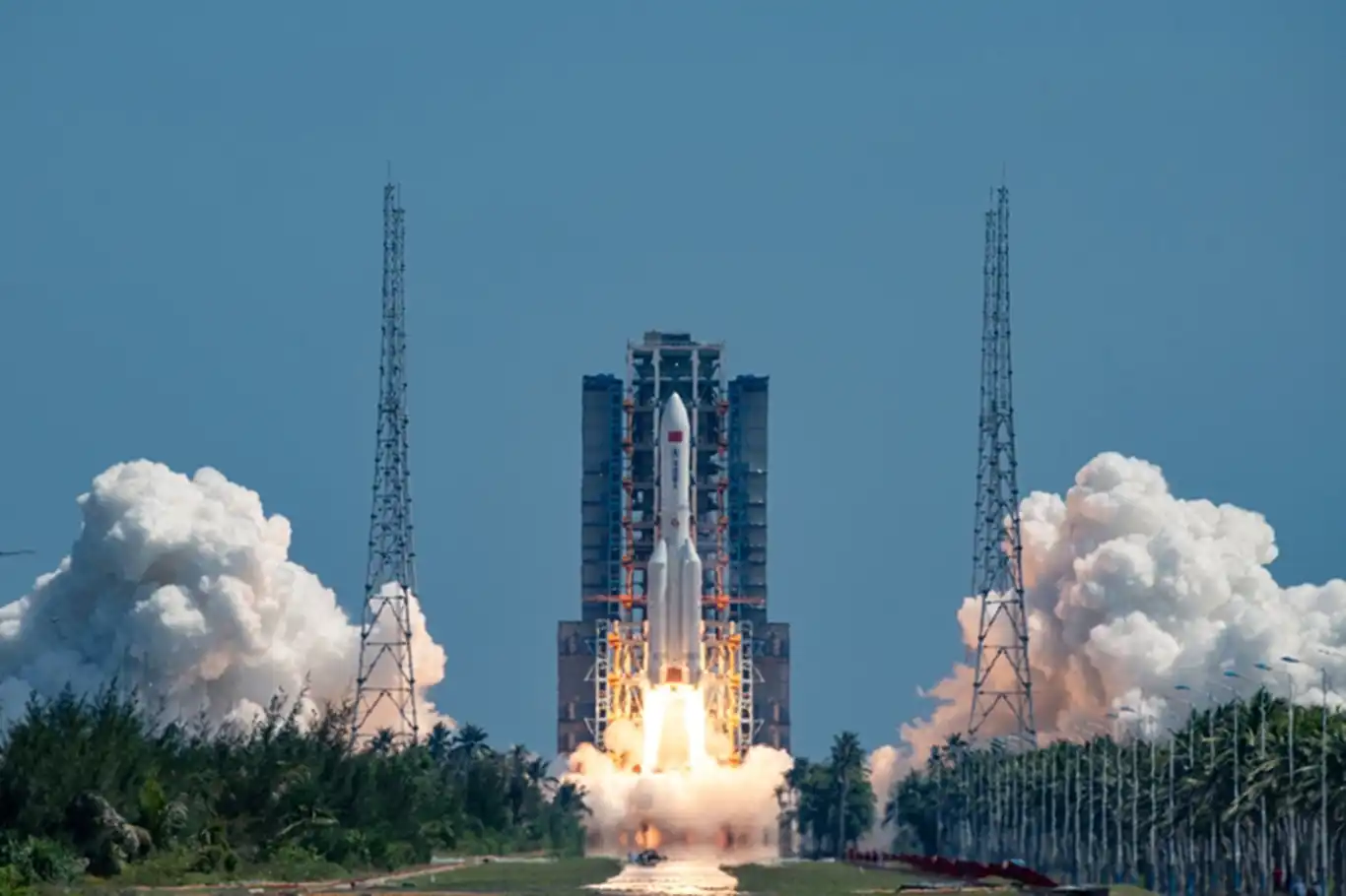 Çin uzaya yeni uydu grubu gönderdi