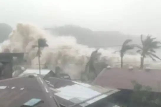 Filipinler'i vuran  Süper Tayfun Fung-wong nedeniyle can kaybı 4'e yükseldi