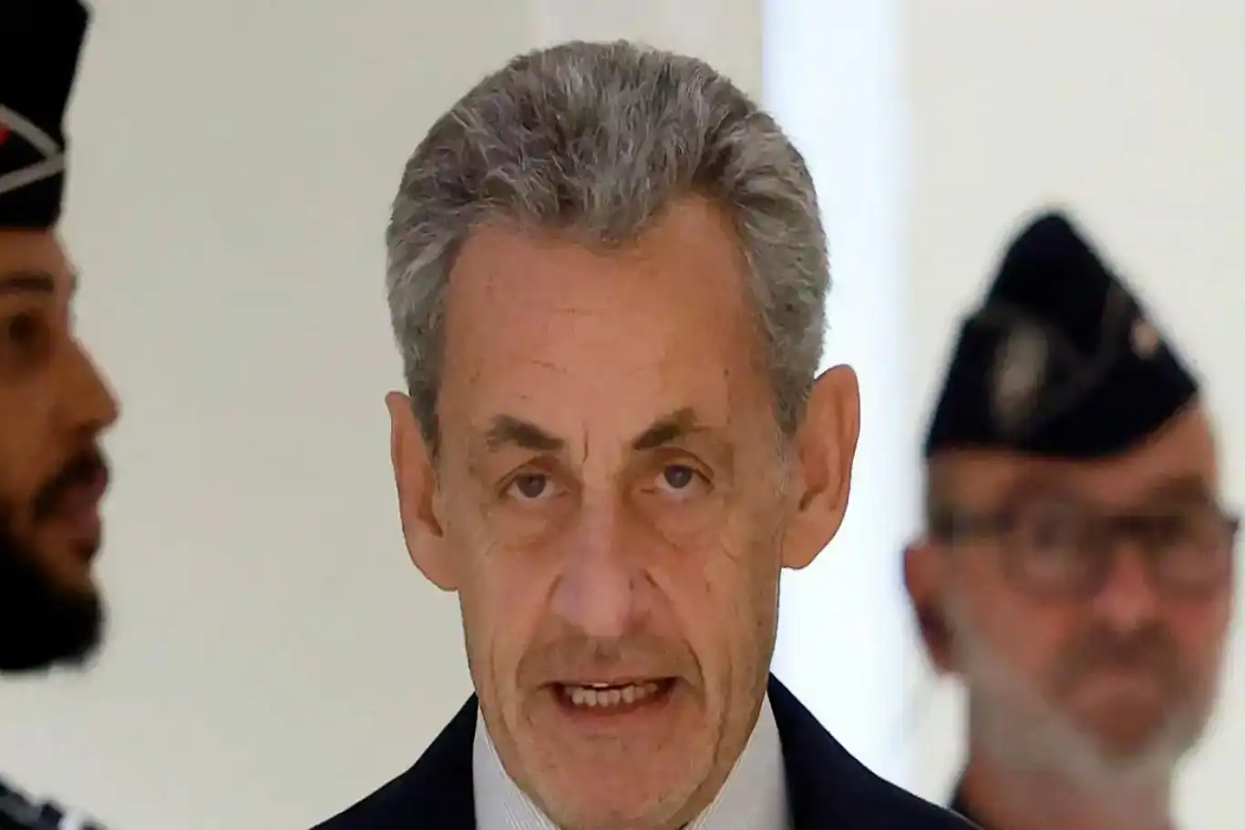 فرنسا تُفرج عن الرئيس الأسبق "ساركوزي" وتضعه تحت الرقابة القضائية