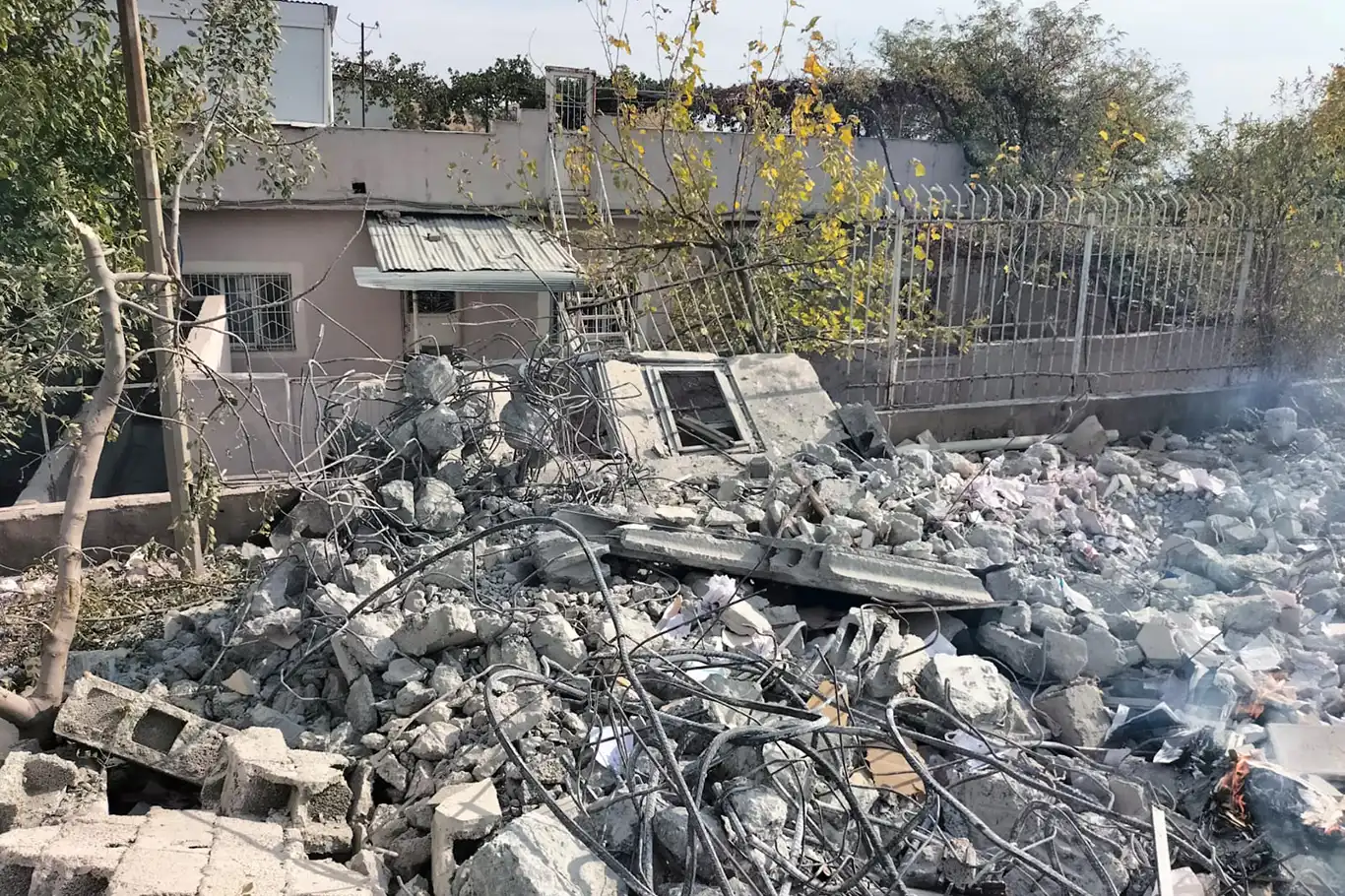 Batman'da PTT binasının yıkımı tepkilere neden oldu