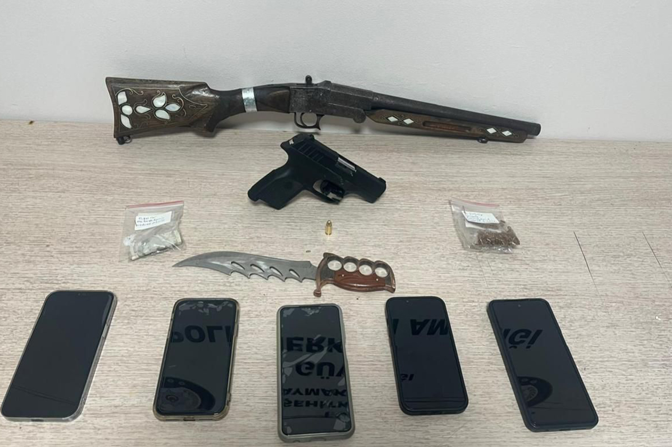 Gaziantep’te ruhsatsız silah ve uyuşturucu ele geçirildi: 5 şüpheli yakalandı