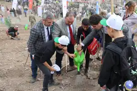 Mersin’de "Geleceğe Nefes" temasıyla fidanlar toprakla buluştu