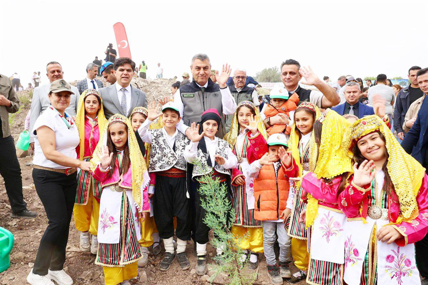 Mersin’de "Geleceğe Nefes" temasıyla fidanlar toprakla buluştu