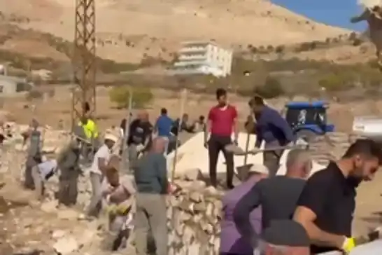 Temelli köyü sakinleri, köylerine belediyenin yapması gereken hizmetleri sunuyor