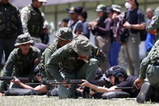 Venezuela, olası ABD saldırısına karşı gerilla savunmasına hazırlanıyor