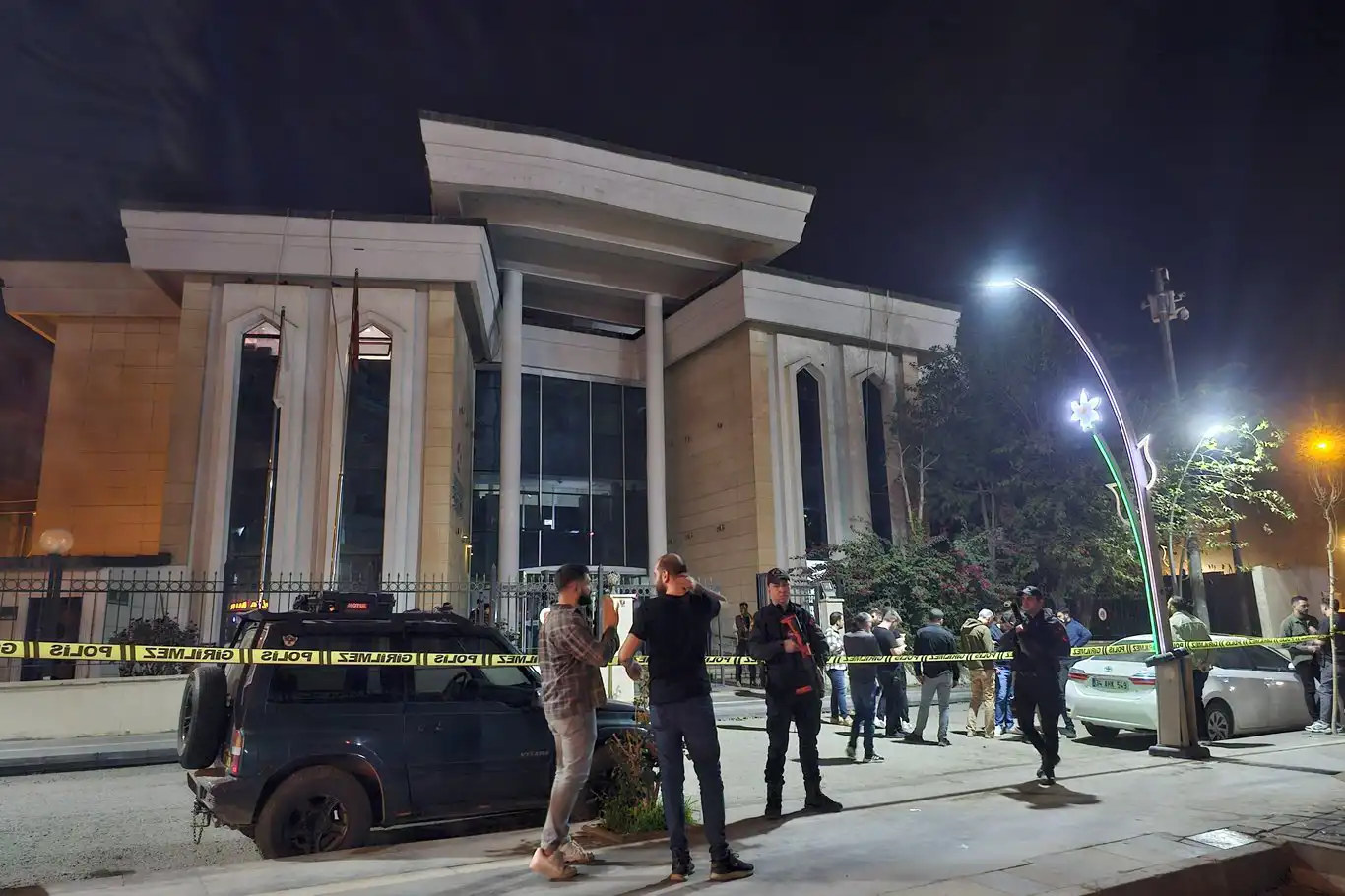 Cizre Adliyesi önünde silahlı saldırı: 2 yaralı