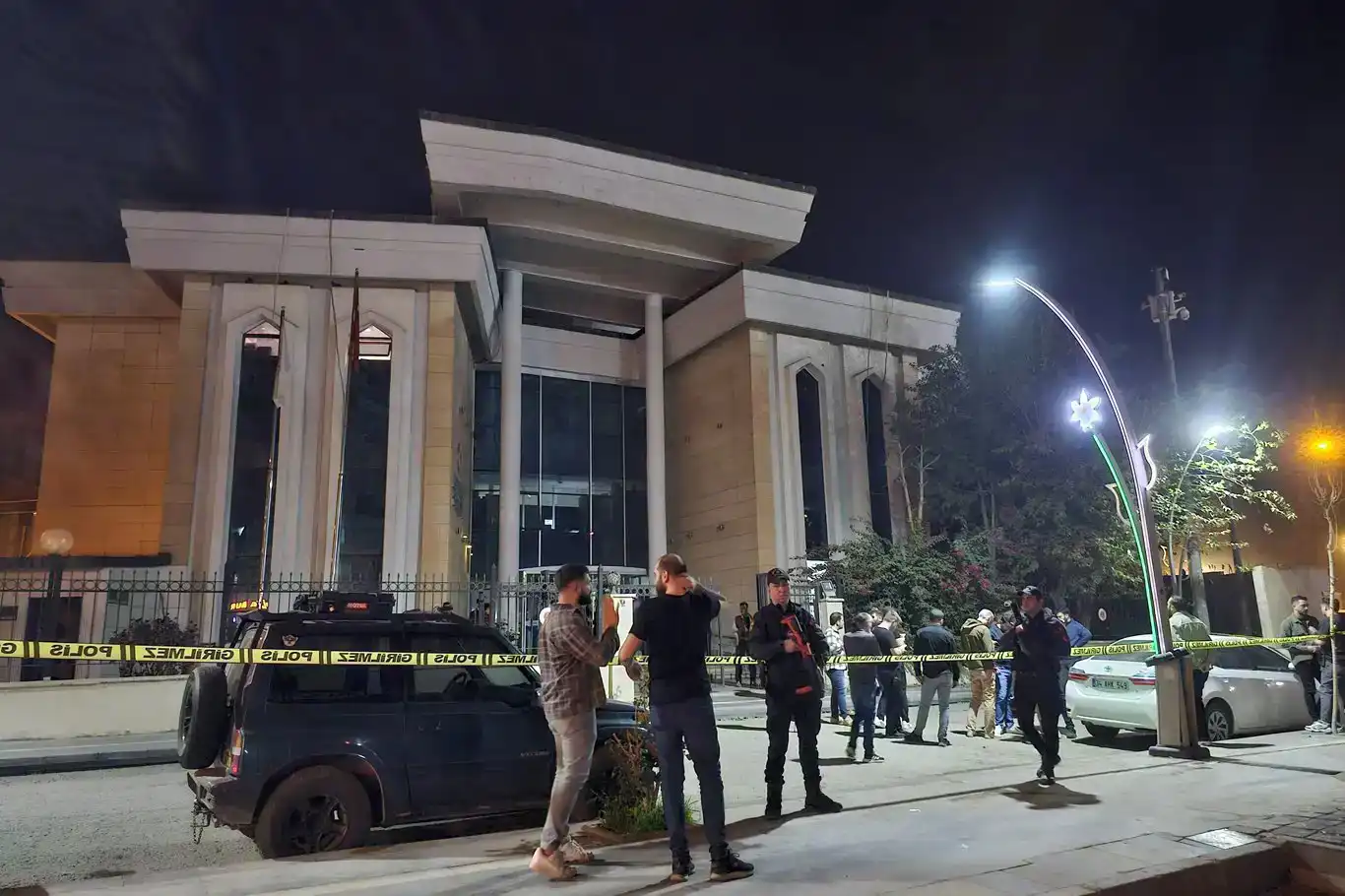 Li ber Dadgeha Cizîrê êrîşa çekdarî: Kesek mir, yek jî birîndar bû