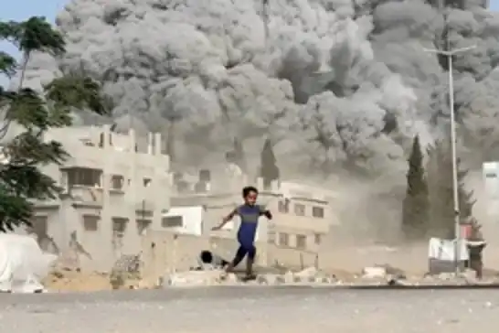 İşgalciler Gazze'nin doğusunda hava ve topçu saldırıları düzenledi