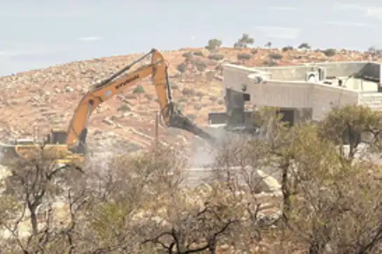 Siyonist rejim Nablus'un güneyindeki Duma köyünde bir evi yıktı