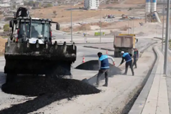 Battalgazi Belediyesi'nden asfalt yama çalışması