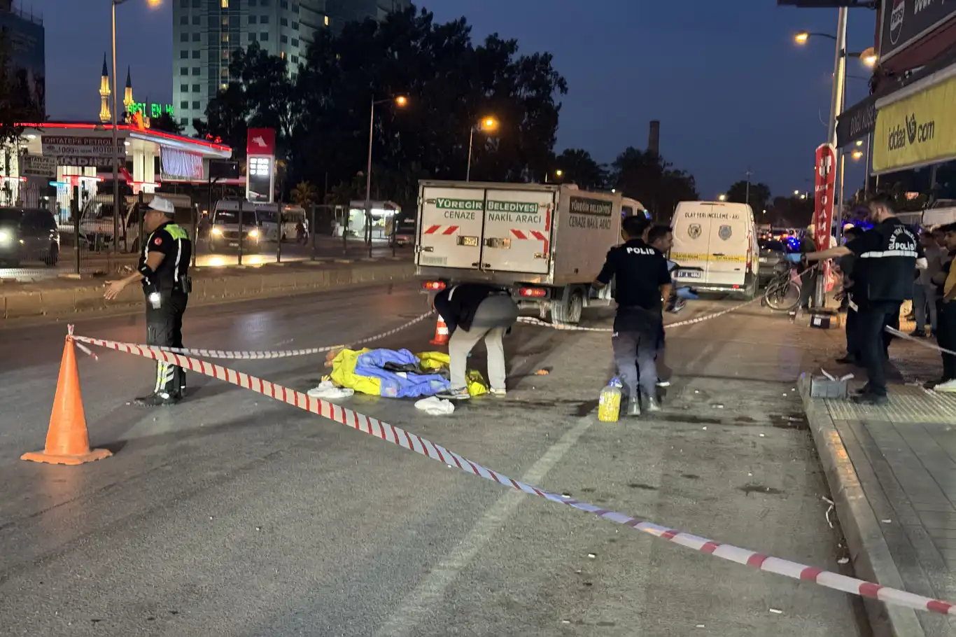 Adana'da kamyonun çarptığı yaşlı adam hayatını kaybetti