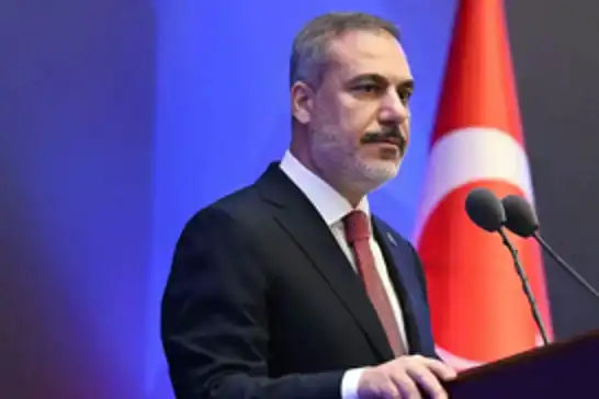 وزير الخارجية التركي يجري اتصالات دبلوماسية مع نظيريه الإيراني والتركمانستاني