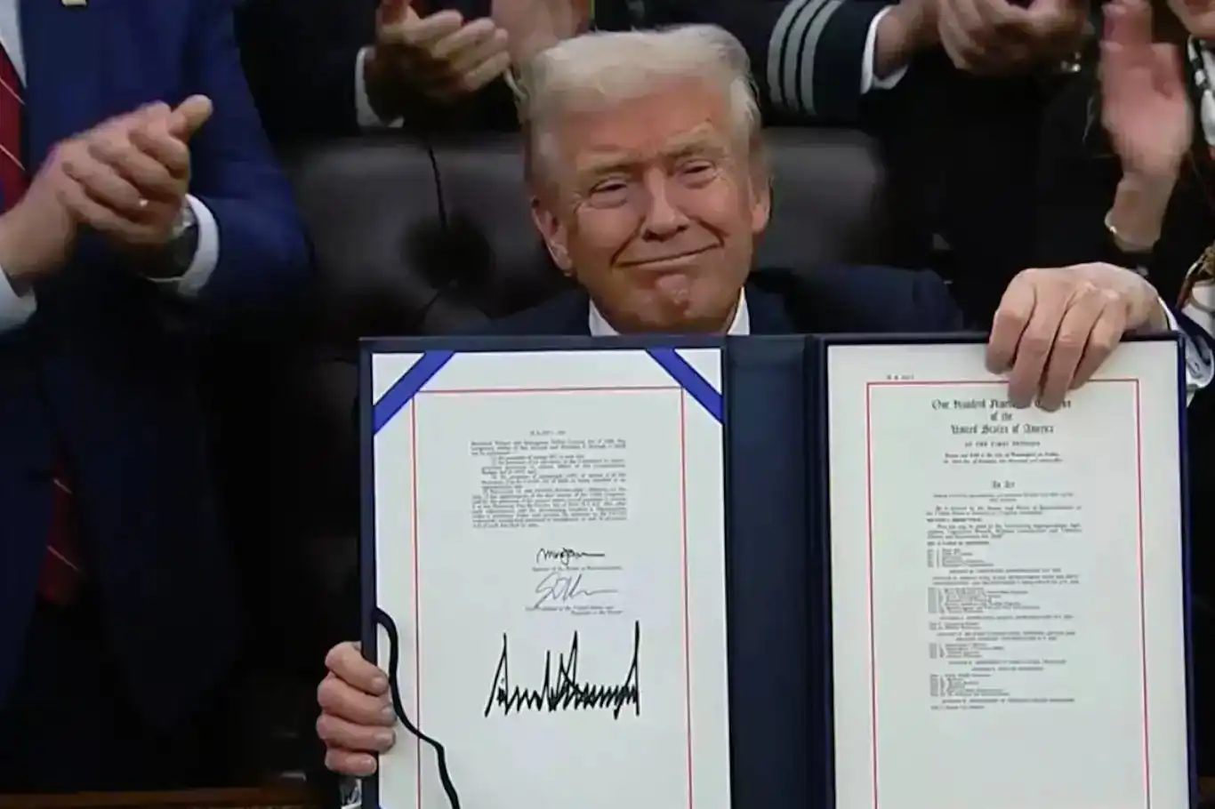 دولت آمریکا پس از ۴۳ روز بازگشایی شد