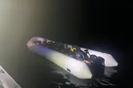 İzmir açıklarında 23 düzensiz göçmen yakalandı