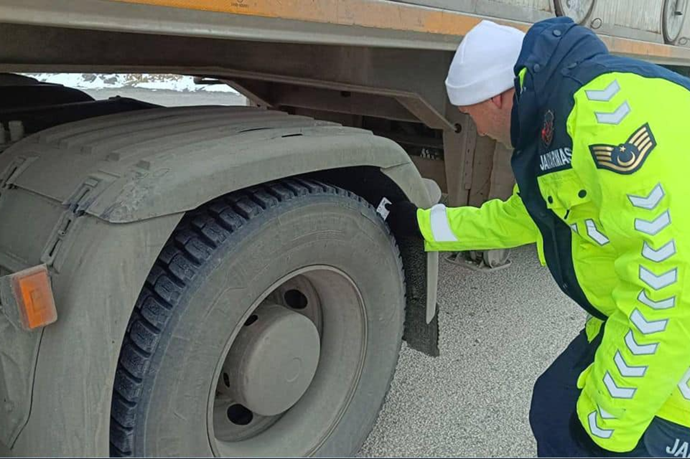 Zorunlu kış lastiği uygulaması yarın başlıyor