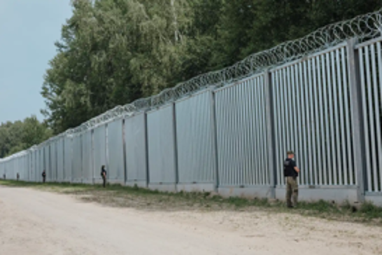 Poland begins construction of second barrier on Belarus border